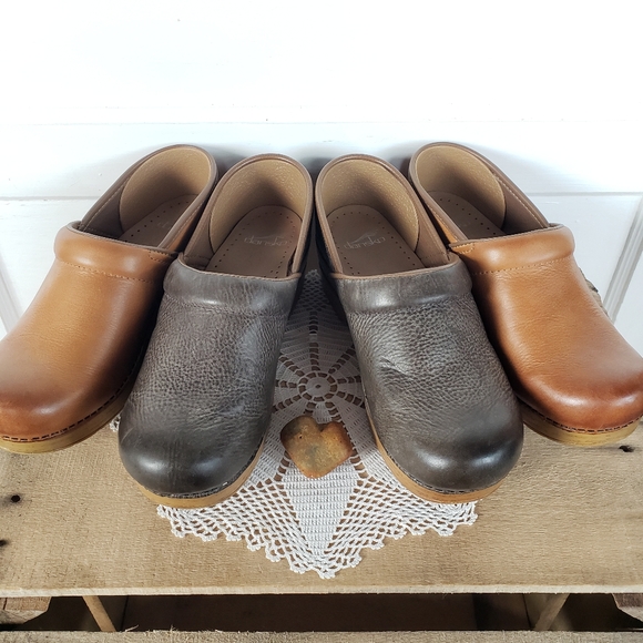 Ode to Dansko♡Heart & SouLe.. of the rocker bottom roLL clogs iconic flagship - Picture 7 of 15